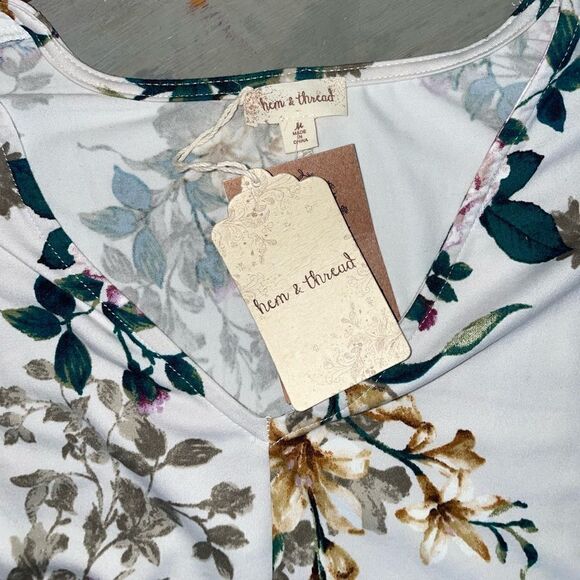 Hem & Thread Floral Waist Length Top Medium - Picture 4 of 6
